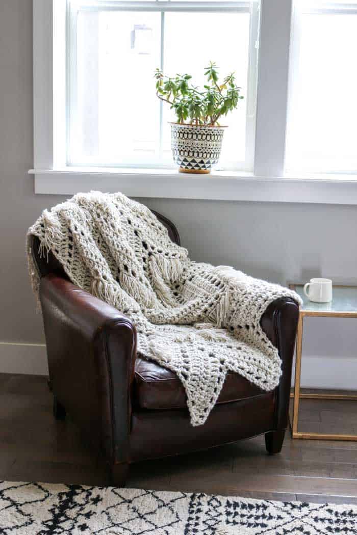 Monochromatic doesn't have to be boring! In this modern fringed crochet blanket free pattern, two weights of Lion Brand Wool-Ease yarn combine to add instant style and texture to any room of your house. 